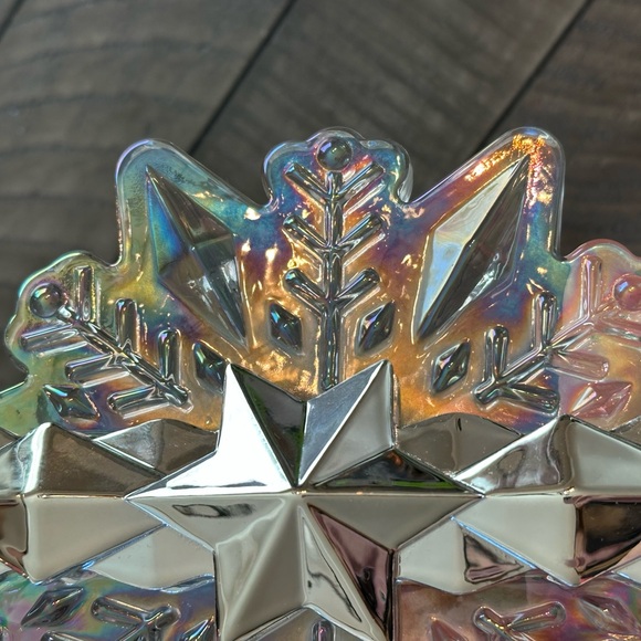 Bath & Body Works Light Up Snowflake 3-wick Pedestal Candle Holder 2025 - Picture 6 of 7